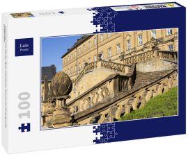 Lais Puzzle - Innenhof vom Kloster Banz und blauer Himmel im Hintergrund, Lichtenfels. - 100 Teile