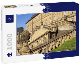 Lais Puzzle - Innenhof vom Kloster Banz und blauer Himmel im Hintergrund, Lichtenfels. - 1.000 Teile