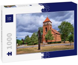 Lais Puzzle - Die denkmalgeschützte neugotische Dorfkirche Bliesdorf am Radwanderweg "Tour Brandenburg" - 1.000 Teile