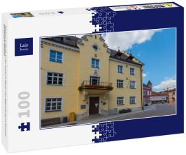 Lais Puzzle - Rathaus in Wörth an der Donau in Bayern bei Regensburg im Sommer bei blauem Himmel - 100 Teile