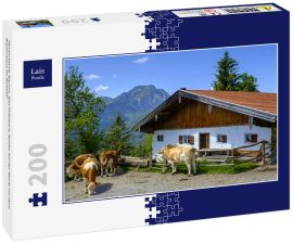 Lais Puzzle - Deutschland, Bayern, Bad Feilnbach, Rinder auf der Weide vor dem Bauernhaus im Sommer - 200 Teile