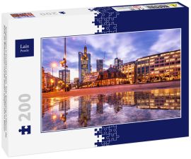 Lais Puzzle - Spiegelungen in Frankfurt am Main. Tolle Spiegelung in Pfützen. Die Stadt, die Wolkenkratzer und die Straßen spiegeln sich im Wasser - 200 Teile
