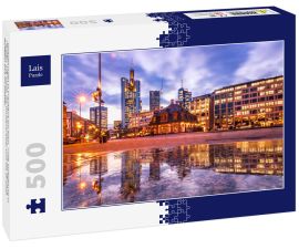 Lais Puzzle - Spiegelungen in Frankfurt am Main. Tolle Spiegelung in Pfützen. Die Stadt, die Wolkenkratzer und die Straßen spiegeln sich im Wasser - 500 Teile