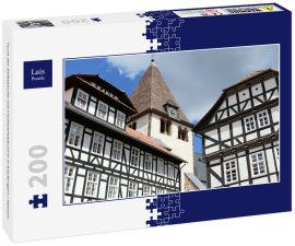 Lais Puzzle - Turm der Stiftskirche mit Fachwerkhäusern in Kaufungen / Hessen - 200 Teile