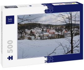 Lais Puzzle - Blick auf das Städtchen Etzelwang in Bayern mit schneebedeckten Dächern und Kirche im Winter - 500 Teile