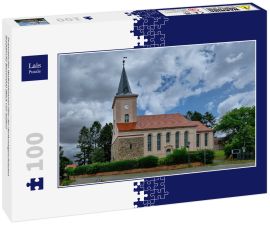 Lais Puzzle - Dramatischer Wolkenhimmel über der denkmalgeschützten Stadtkirche Biesenthal (Blick von Süden) - 100 Teile