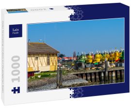 Lais Puzzle - Hafen Terschelling mit Blick auf die gelagerten Bojen - 1.000 Teile