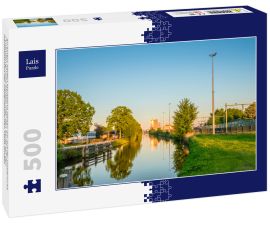 Lais Puzzle - An einem heißen Maiabend stehen wir auf der Inselbrücke ('Eilandbrug') und blicken über den Kanal auf den Hauptbahnhof der niederländischen Stadt Almelo - 500 Teile
