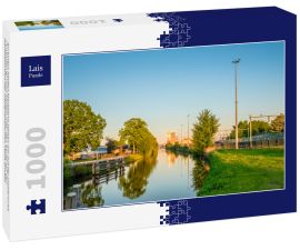 Lais Puzzle - An einem heißen Maiabend stehen wir auf der Inselbrücke ('Eilandbrug') und blicken über den Kanal auf den Hauptbahnhof der niederländischen Stadt Almelo - 1.000 Teile