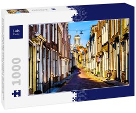 Lais Puzzle - Sonnenuntergang über engen Straßen in der historischen Stadt Middelburg in der Provinz Zeeland, Niederlande - 1.000 Teile