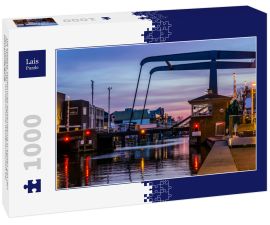 Lais Puzzle - Die beliebte Stadtbrücke Alphensebrug in Alphen aan den Rijn, Niederlande, wunderschöne Wasserlandschaft bei Sonnenuntergang - 1.000 Teile