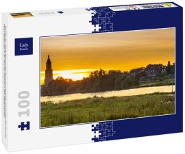 Lais Puzzle - Skyline der Stadt Rhenen bei Sonnenuntergang mit Cunera Kirche und Fluss Nederrrijn in der Provinz Utrecht in den Niederlanden - 100 Teile