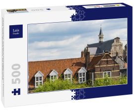 Lais Puzzle - Panoramablick. Orangene Dachziegel und Sint Elizabeth Kirche. Festungsstadt Grave, Die Niederlande - 500 Teile