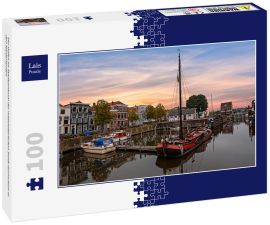 Lais Puzzle - Der Hafen im Stadtzentrum der mittelalterlichen Stadt Gorinchem in den Niederlanden - 100 Teile