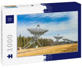 Lais Puzzle - Das Westerbork Synthesis Radio Telescope besteht aus 14 Parabolantennen mit einer Gesamtlänge von 2,7 km im Wald bei Westerbork in der niederländischen Provinz Drenthe - 1.000 Teile