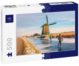 Lais Puzzle - Zwei Eisläufer, die an einem kalten Februartag auf einem zugefrorenen Poldergraben in Opmeer, Niederlande, Schlittschuhlaufen - 500 Teile