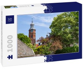 Lais Puzzle - Blick auf den Kirchturm der Sint Lambertuskerk in dem malerischen Städtchen Buren in der Betuwe - 1.000 Teile