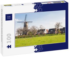 Lais Puzzle - Blick auf die Windmühle 'Prins van Oranje' des malerischen alten Dorfes Buren in Neder-Betuwe, Gelderland, Niederlande. - 100 Teile