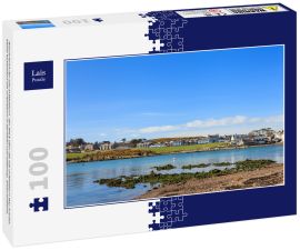Lais Puzzle - Wasserfront der Isle of Whithorn. Der Blick über die Isle of Whithorn Bay auf das kleine Küstendorf Isle of Whithorn in Dumfries und Galloway, Südschottland - 100 Teile