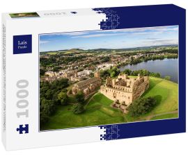 Lais Puzzle - Die Skyline von Linlithgow mit den Ruinen des Linlithgow Palace und der St. Michael's Kirche aus der Luft. Linlithgow, West Lothian, Schottland - 1.000 Teile