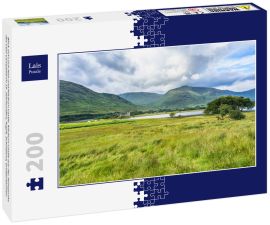 Lais Puzzle - Blick auf Loch Awe und Kilchurn Castle. Kilchurn Castle war der Stützpunkt des Clan Campbell im 15. Jahrhundert, Argyll, Schottland, Großbritannien - 200 Teile