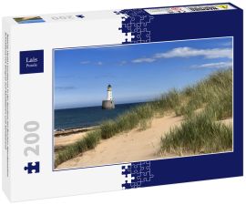 Lais Puzzle - Rattray Head Leuchtturm in der Nordsee bei Buchan Aberdeenshire Schottland mit Seegras auf Sanddünen und Sandstrand - 200 Teile
