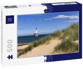Lais Puzzle - Rattray Head Leuchtturm in der Nordsee bei Buchan Aberdeenshire Schottland mit Seegras auf Sanddünen und Sandstrand - 500 Teile