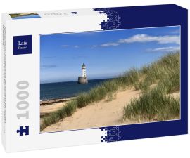 Lais Puzzle - Rattray Head Leuchtturm in der Nordsee bei Buchan Aberdeenshire Schottland mit Seegras auf Sanddünen und Sandstrand - 1.000 Teile