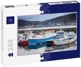 Lais Puzzle - Farbenfrohe kleine Fischerboote im Hafen von Scalloway, Shetland-Inseln, Schottland - 200 Teile