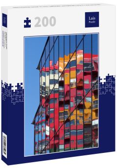 Lais Puzzle - Wohnhaus in Örnsköldsvik spiegelt sich in einer Glasfassade - 200 Teile