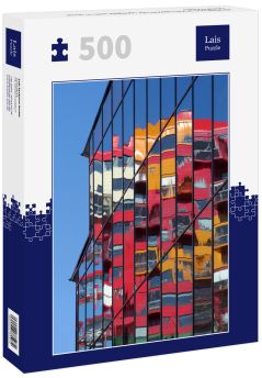 Lais Puzzle - Wohnhaus in Örnsköldsvik spiegelt sich in einer Glasfassade - 500 Teile