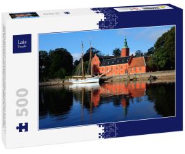 Lais Puzzle - Schloss Halmstad (Halmstads slott), ein Schloss aus dem 17. Jahrhundert am Fluss Nissan in Halmstad, in der Provinz Halland, Schweden mit einem davor liegenden Zweimaster - 500 Teile
