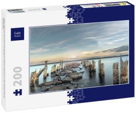 Lais Puzzle - Alter Pier bei Sonnenuntergang im Naturreservat in der Stadt Timrå, Schweden - 200 Teile