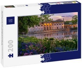 Lais Puzzle - Der Palast auf der Insel - Łazienki Królewskie. Ein neoklassizistischer Palast in Warschau mit vielen Blumen im Frühling - 200 Teile