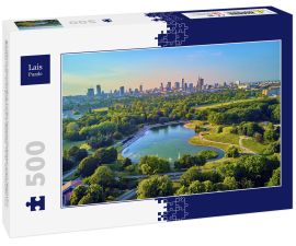 Lais Puzzle - Ein schöner Panoramablick auf den Sonnenuntergang in einem fabelhaften Abend im Juni von der Drohne in Pola Mokotowskie in Warschau, Polen - "Mokotow Field" ist ein großer Park in Warschau - Heißt "Jozef Pilsudski Park" - 500 Teile