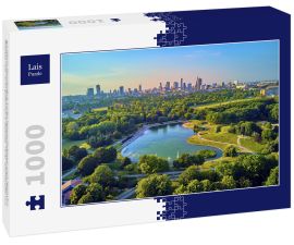 Lais Puzzle - Ein schöner Panoramablick auf den Sonnenuntergang in einem fabelhaften Abend im Juni von der Drohne in Pola Mokotowskie in Warschau, Polen - "Mokotow Field" ist ein großer Park in Warschau - Heißt "Jozef Pilsudski Park" - 1.000 Teile