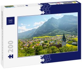 Lais Puzzle - Landschaftsaufnahme des Dorfes Balzers mit der Kirche des Heiligen Nikolaus in Liechtenstein - 200 Teile