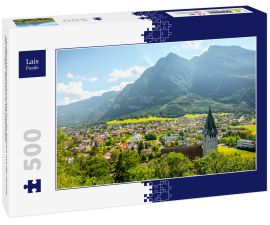 Lais Puzzle - Landschaftsaufnahme des Dorfes Balzers mit der Kirche des Heiligen Nikolaus in Liechtenstein - 500 Teile