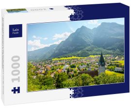 Lais Puzzle - Landschaftsaufnahme des Dorfes Balzers mit der Kirche des Heiligen Nikolaus in Liechtenstein - 1.000 Teile