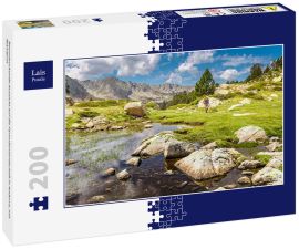 Lais Puzzle - Beeindruckende Aussicht auf die Pyrenäenlandschaft in Andorra, mit Wanderin - 200 Teile