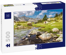 Lais Puzzle - Beeindruckende Aussicht auf die Pyrenäenlandschaft in Andorra, mit Wanderin - 500 Teile