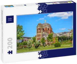 Lais Puzzle - Pristina, Kosovo - Eine riesige orthodoxe Kirche auf einer offenen Grasfläche im Kosovo - 200 Teile