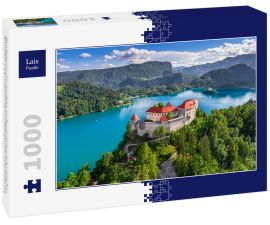Lais Puzzle - Bled, Slowenien - Panoramablick aus der Luft auf die wunderschöne Burg Bled (Blejski Grad) mit dem Bleder See (Blejsko Jezero), der Kirche Maria Himmelfahrt und den Julischen Alpen im Hintergrund an einem Sommertag - 1.000 Teile