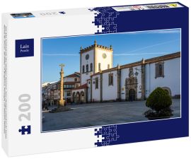 Lais Puzzle - Die Alte Kathedrale des Heiligen Namens Jesu (Antiga Catedral do Santo Nome de Jesus) "Sé Velha" in Braganca, Portugal, vor blauem Himmel. - 200 Teile