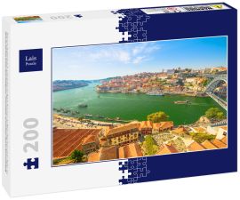 Lais Puzzle - Malerische Stadtlandschaft. Luftaufnahme der Brücke Dom Luis I, der Ribeira Waterfront und der Skyline von Porto von Vila Nova de Gaia, Porto, Portugal aus. Touristenboote auf dem Douro-Fluss bei Sonnenuntergang - 200 Teile