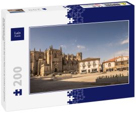 Lais Puzzle - Die Kathedrale von Guarda (Sé) vom Platz Luís de Camões aus gesehen. Guarda, in Portugal - 200 Teile