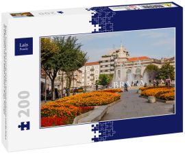 Lais Puzzle - Braga, Portugal: Blick auf die Straße Liberdade pedestran und die Praca de la Republica mit dem BRAGA-Schild in Braga, Portugal - 200 Teile
