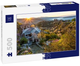 Lais Puzzle - Sonnenaufgang über dem malerischen Dorf Vitsa in der Region Zagori, Nordgriechenland - 500 Teile