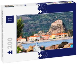 Lais Puzzle - Die Kirche des Dorfes Petra steht auf einem hohen Felsen auf der Insel Lesbos in Griechenland - 200 Teile