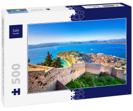 Lais Puzzle - Altstadt von Nafplion in Griechenland, Ansicht von oben mit Ziegeldächern, kleinem Hafen und der Burg von Bourtzi am Wasser des Mittelmeers - 500 Teile